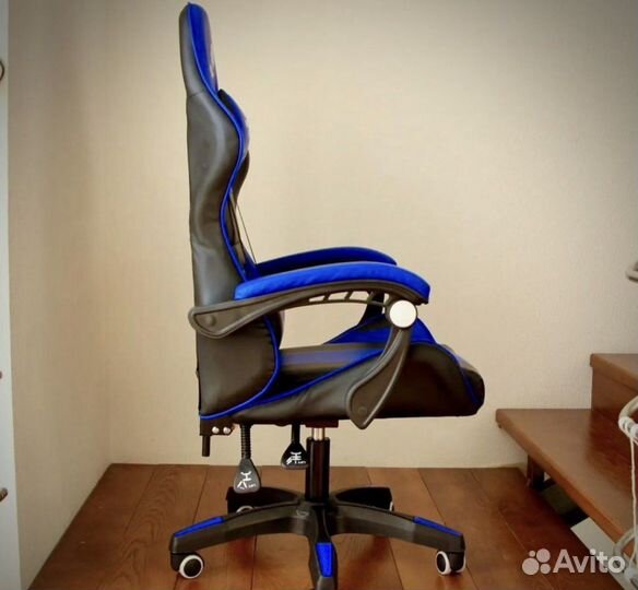 Компьютерное кресло игровое с подножкой