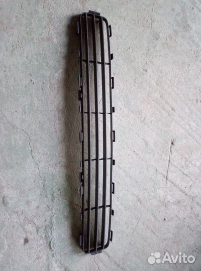Решетка в бампер Toyota Avensis T250