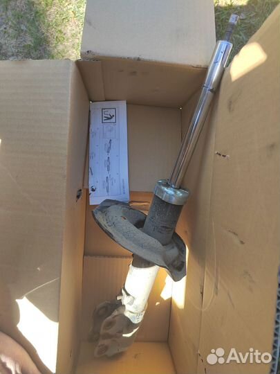 Амортизатор передний правый lancer 10