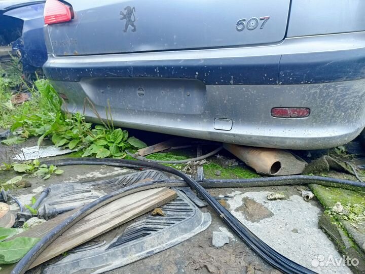 Пежо 607 задний бампер. Серебро