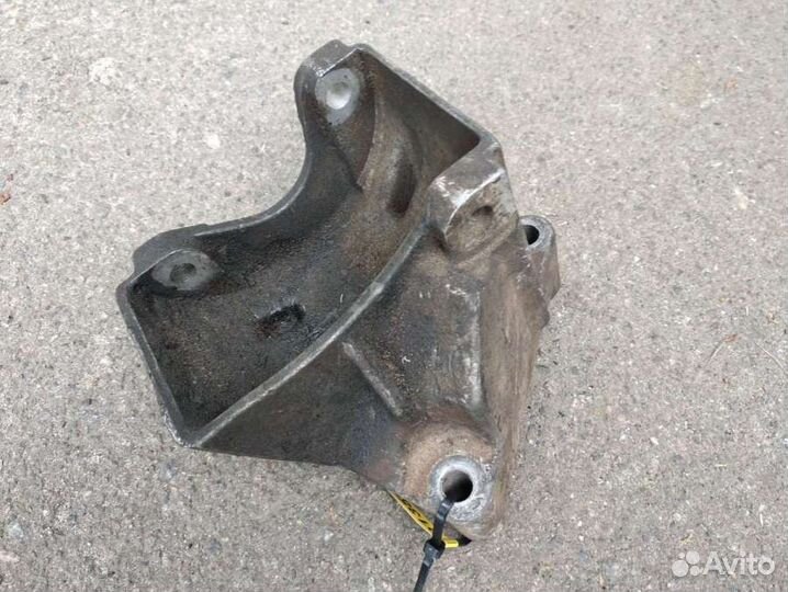 Кронштейн гидроусилителя Renault 19 2 7700741348