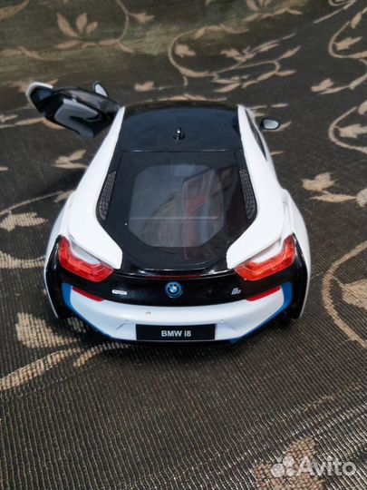 Радиоуправляемая модель BMW i8