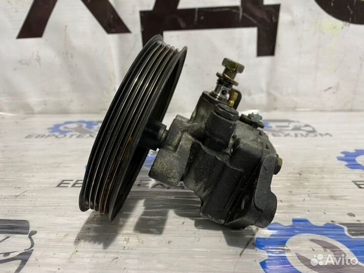 Насос гидроусилителя Mitsubishi Carisma седан