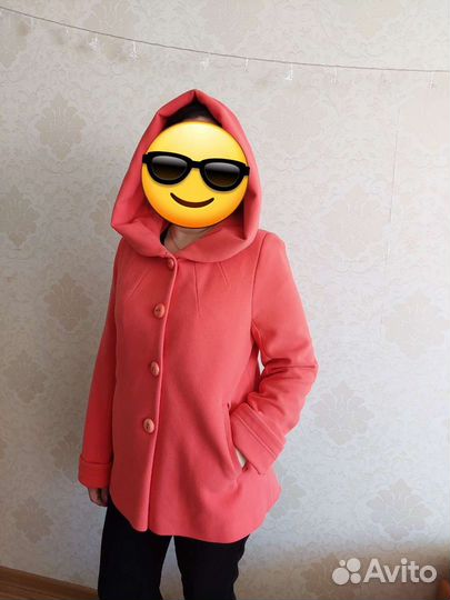 Пальто женское демисезонное с капюшоном 46