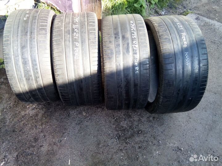 Pirelli P Zero Rosso 295/35 R21