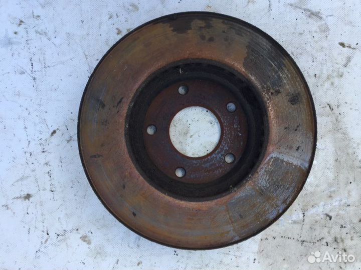 Тормозной диск передний правый Nissan Primera P12