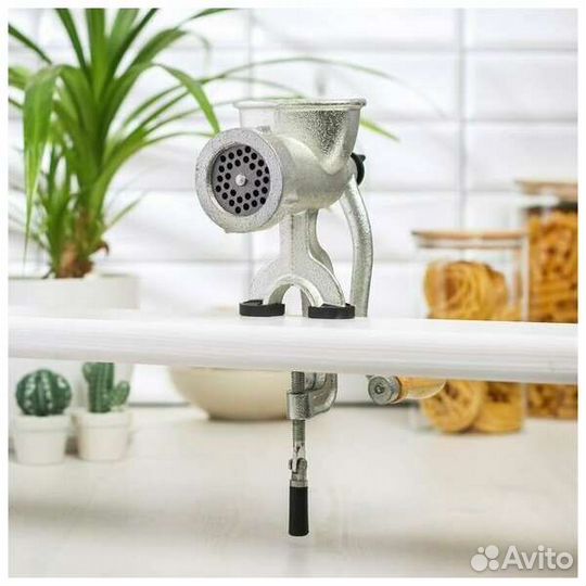 Мясорубка ручная чугунная