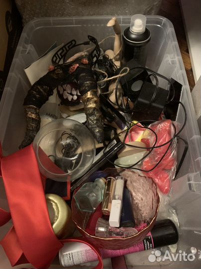 Игрушки, одежда и безделушки