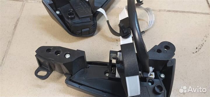 Кнопки мультимедиа на руль Toyota Avensis T25 2006