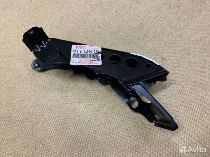 Правая стойка передней панели Vitara