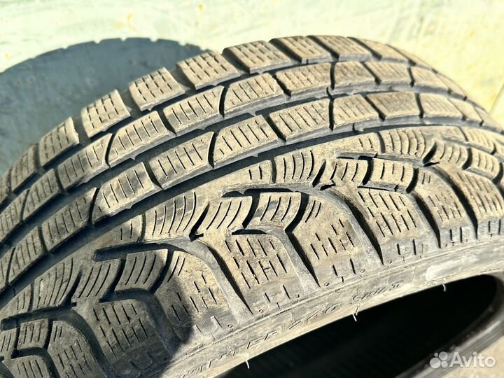 Pirelli Winter Sottozero 240 Serie II 225/40 R18 204M