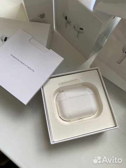 AirPods Pro с шумоподавлением новые