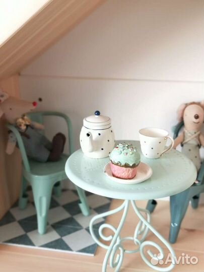 Стол бирюзовый