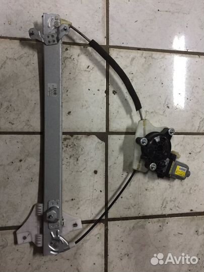 Стеклоподъёмник передний правый Hyundai Solaris 2
