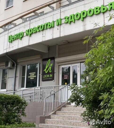 Врач косметолог