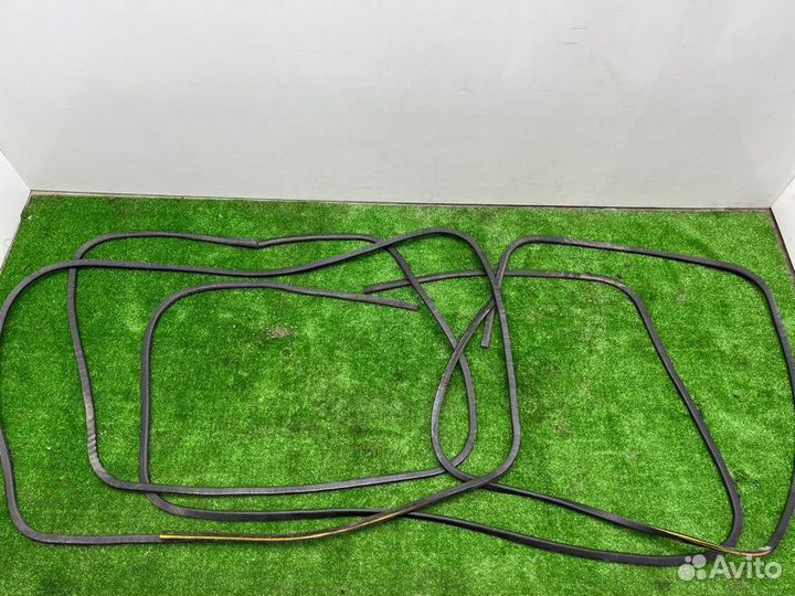 Уплотнитель оконный Ford Transit 8 MK8 2014- BUS