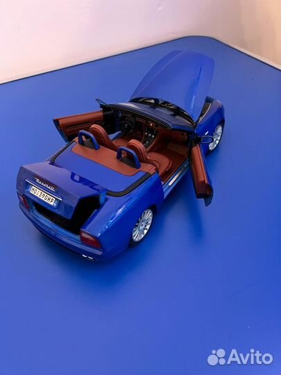 Модель авто 1:18 Maserati