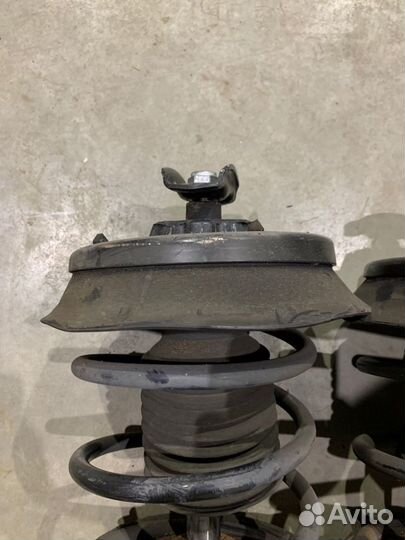 Стойки передние с пружинами передние Mercedes-Benz