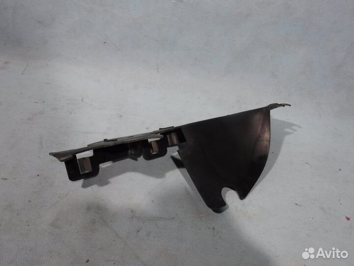 Дефлектор радиатора правый Golf 6 Гольф / Jetta 6