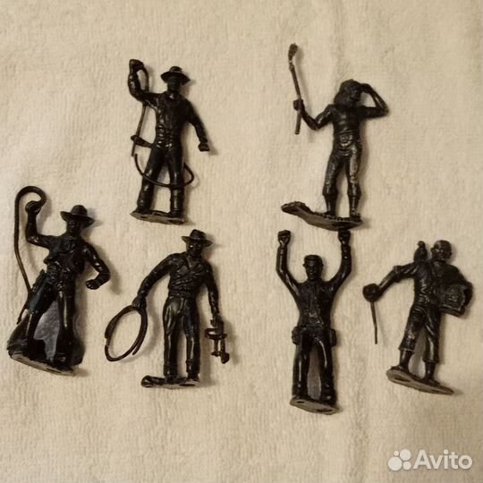 Детские самолеты и солдатики из СССР и 90-х