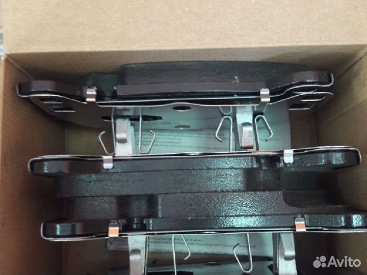 Тормозные колодки для Ауди 80a698151B в наличии