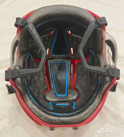 Хоккейный шлем