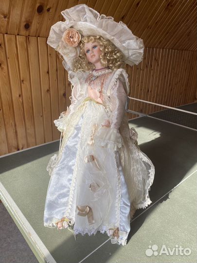 Кукла фарфоровая высокая 60 см