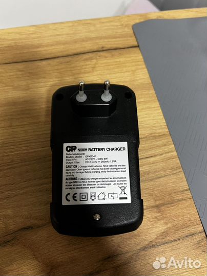 Зарядное устройство для аккумуляторных батареек GP