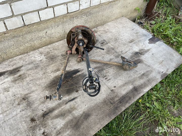 Поворотный кулак задний левый Chevrolet Lacetti