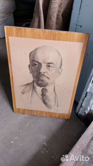 Бюст и портрет Ленина