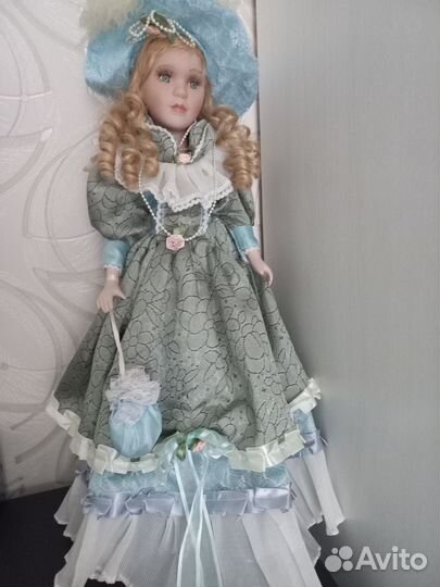 Кукла фарфоровая коллекционная