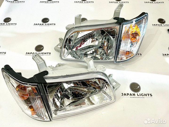 Фары хрустальные передние Toyota Town Ace Noah
