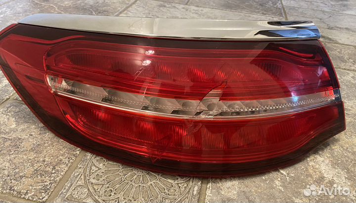 Оригинальный фонарь левый внешний на Мерседес glс