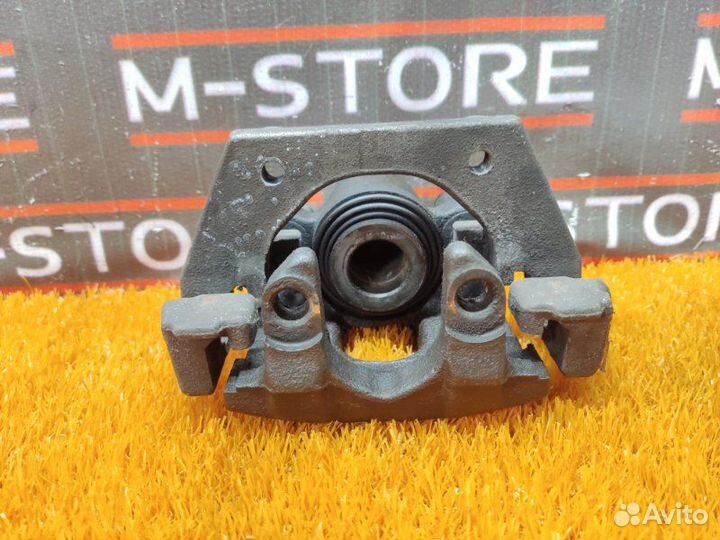 Суппорт задний правый Bmw X5 E53 M62B44 2000