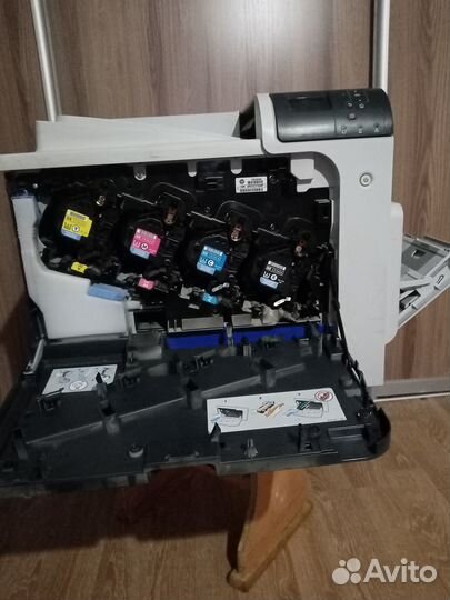 Продам лазерный цветной принтер HP4525