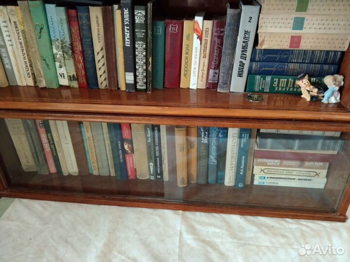 Книжные полки румыния