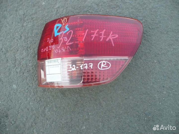 Фонарь правый задний правый Toyota Vista Ardeo