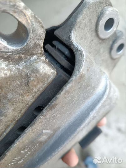 Опора подушка АКПП DQ200 VAG Audi Skoda Volkswagen