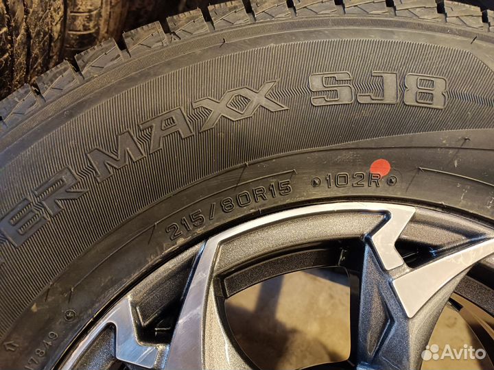 Dunlop Winter Maxx SJ8 215/80 R15 102