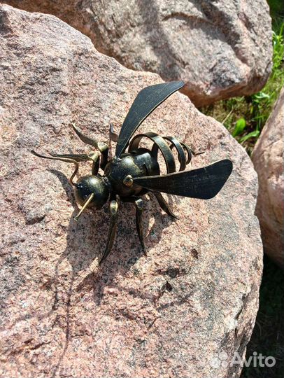 Садовая фигурка пчела