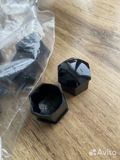 Комплект оригинальных колпачков на болты Skoda