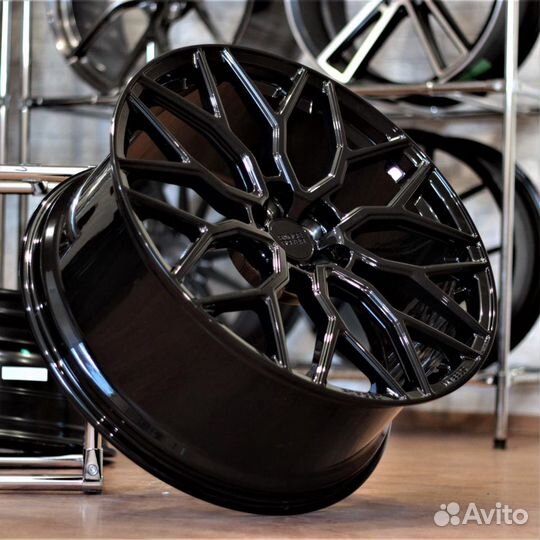 Кованые диски GT Forged R22 на Range Rover Vogue