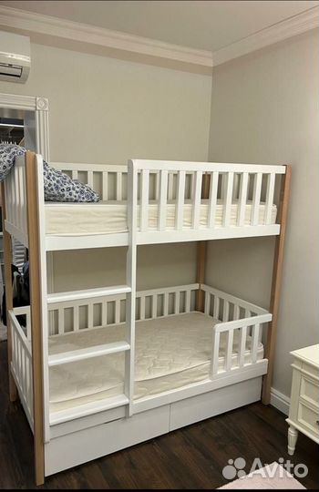 Детская двухъярусная кровать из бука