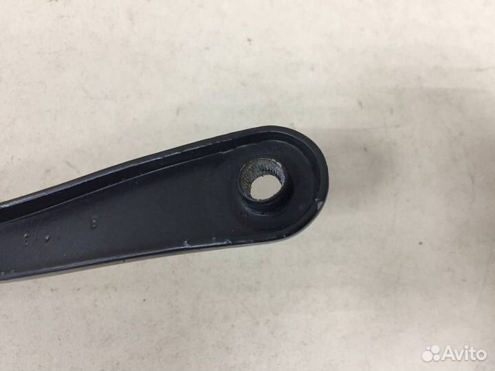 Поводок стеклоочистителя передний правый Renault D