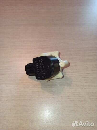 Датчик высоты дорожного просвета Toyota Avalon