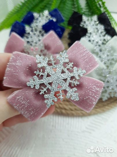 Бархатные бантики со снежинкой