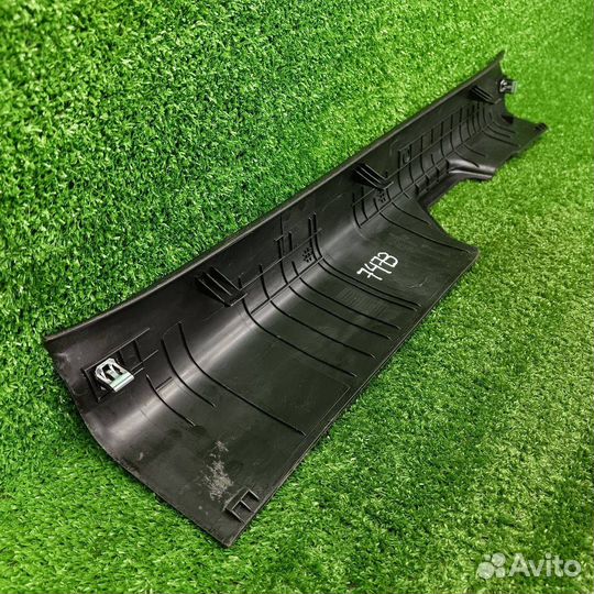 Накладка внутренняя на порог передняя левая