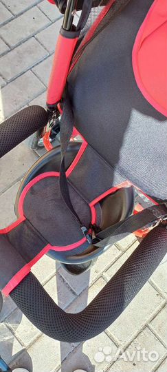 Ведосипед-каталка с ручкой