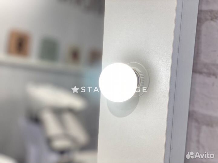 Зеркало с лампами