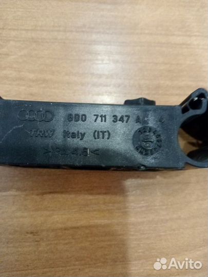 Крепление троса ручника (кронштейн) Volkswagen